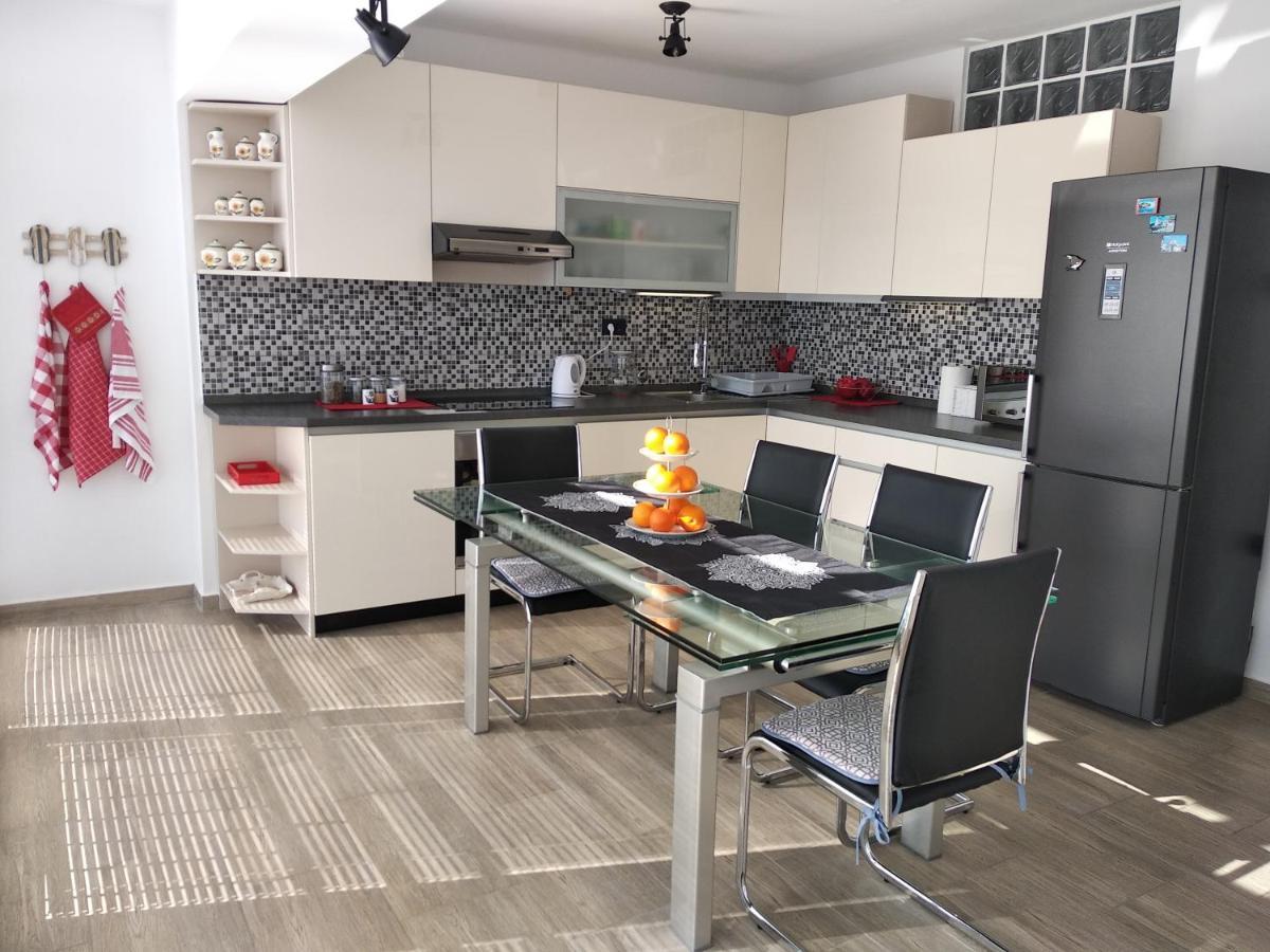 Apartman Angela Rijeka Exteriör bild